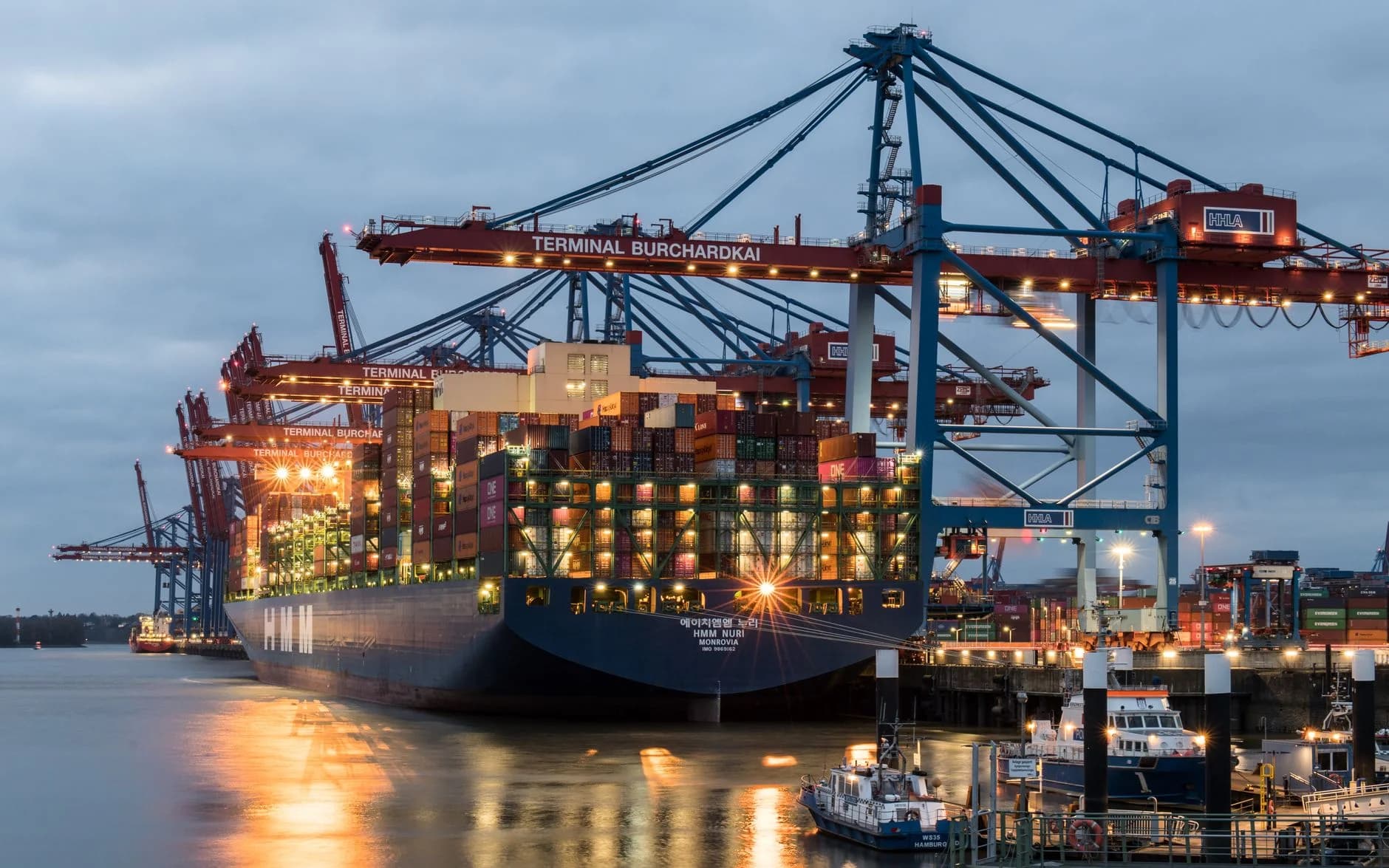 US Imposes 100% Tariffs on Chinese Imports, Escalating Trade War
