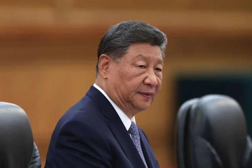 Cover Image for US Imposes 100% Tariffs on Chinese Imports, Escalating Trade War