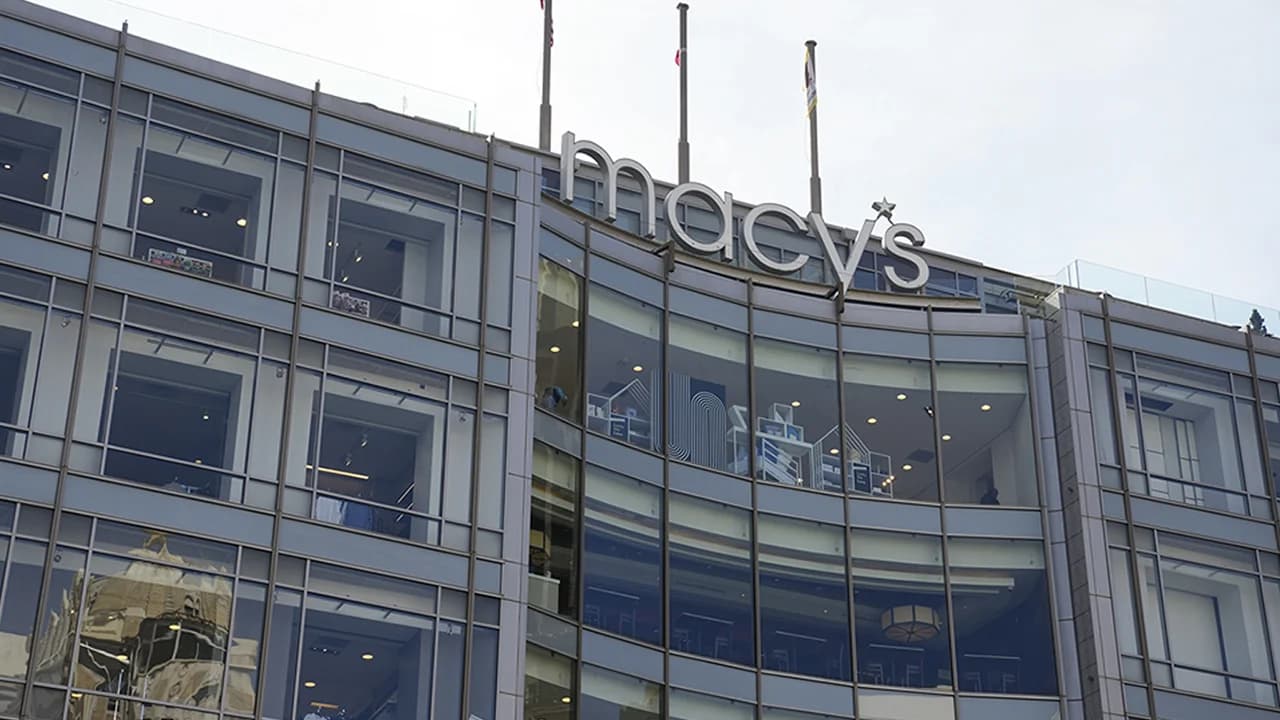 Cover Image for Macy's in San Francisco Union Square reopens